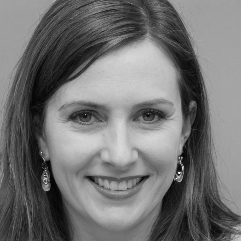 Retrato profesional de Aitana Ruiz, experta en riesgos operacionales